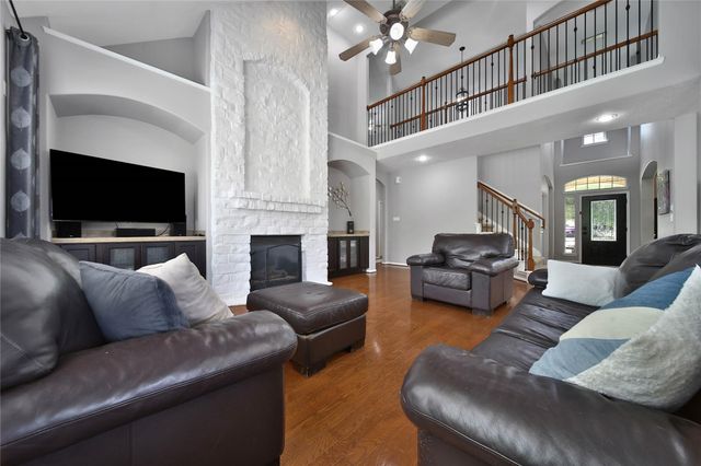 6 Loxanhachee Place, Spring, TX 77389
