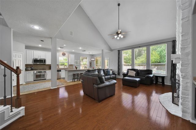 6 Loxanhachee Place, Spring, TX 77389