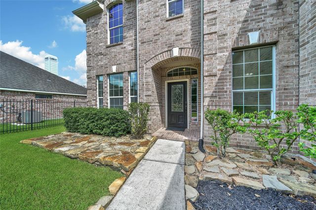 6 Loxanhachee Place, Spring, TX 77389