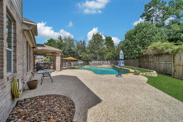 6 Loxanhachee Place, Spring, TX 77389