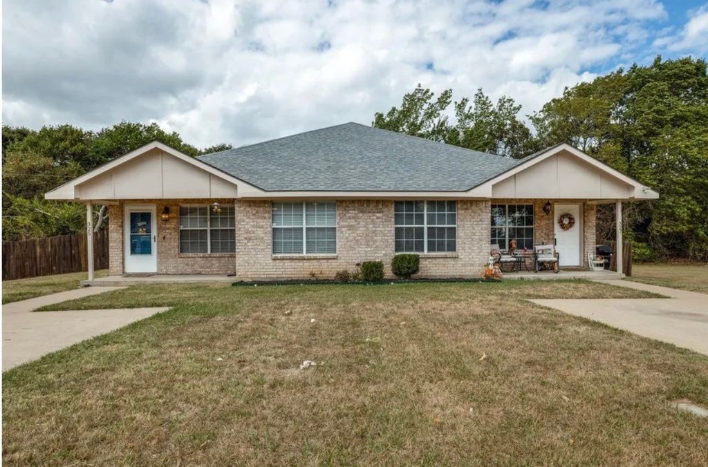 327 Shady Valley Drive, Mansfield, TX 76063