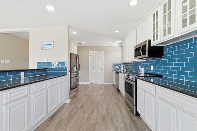 130 Tamana Drive, Tiki Island, TX 77554