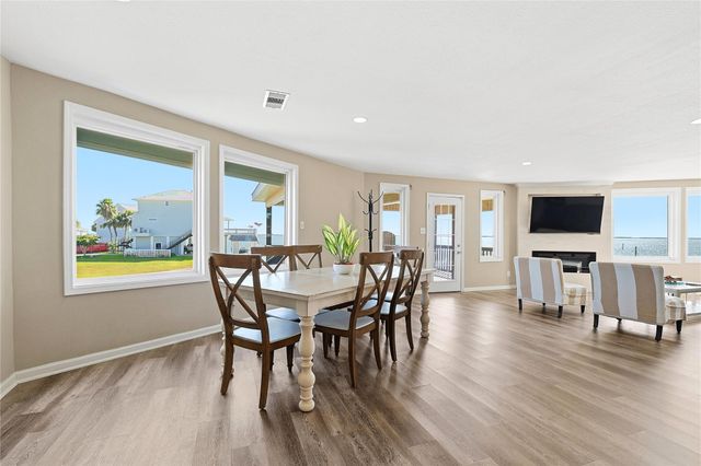 130 Tamana Drive, Tiki Island, TX 77554