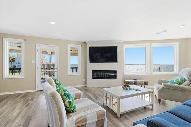 130 Tamana Drive, Tiki Island, TX 77554