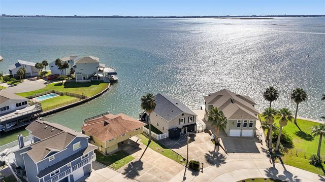 130 Tamana Drive, Tiki Island, TX 77554