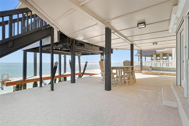 130 Tamana Drive, Tiki Island, TX 77554