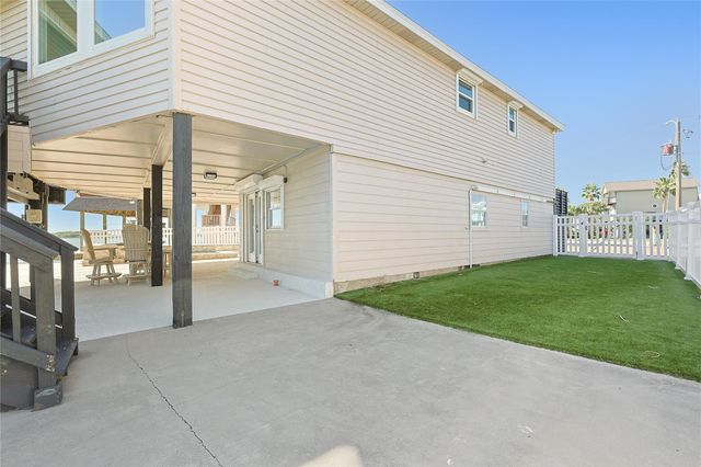 130 Tamana Drive, Tiki Island, TX 77554