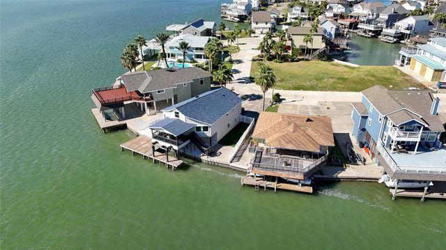 130 Tamana Drive, Tiki Island, TX 77554