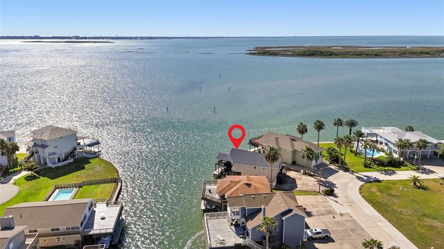 130 Tamana Drive, Tiki Island, TX 77554