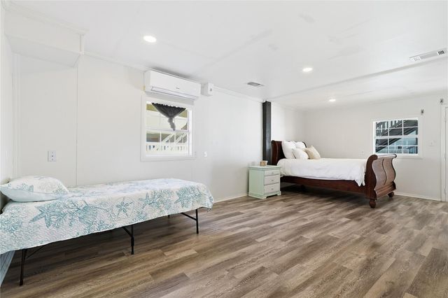 130 Tamana Drive, Tiki Island, TX 77554