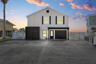 130 Tamana Drive, Tiki Island, TX 77554