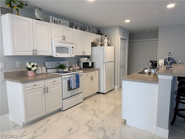 110 SW 21st PL, Cape Coral, FL 33991