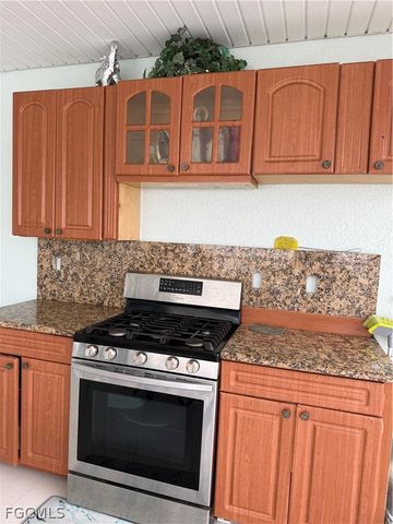 110 SW 21st PL, Cape Coral, FL 33991