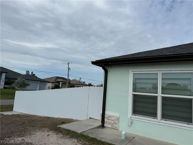 110 SW 21st PL, Cape Coral, FL 33991