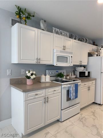 110 SW 21st PL, Cape Coral, FL 33991