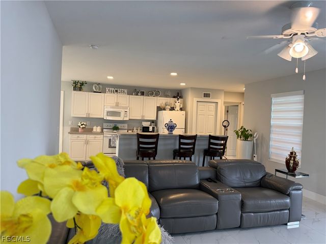 110 SW 21st PL, Cape Coral, FL 33991