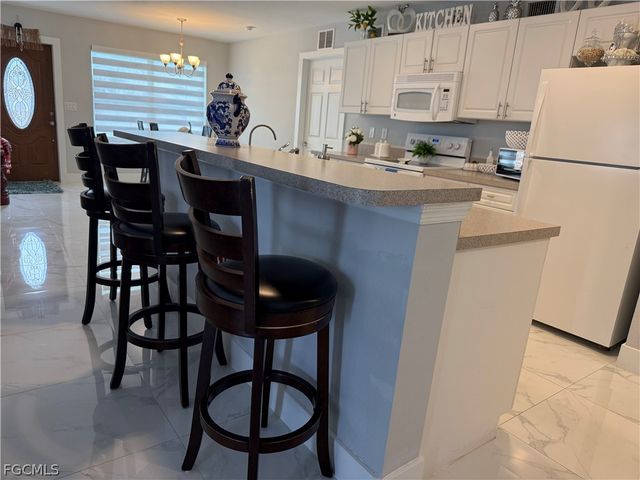 110 SW 21st PL, Cape Coral, FL 33991