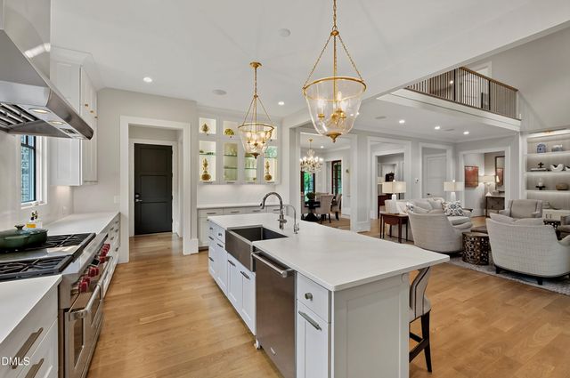 906 Lake Boone Trail, Raleigh, NC 27607