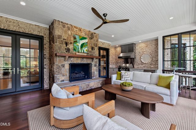 906 Lake Boone Trail, Raleigh, NC 27607