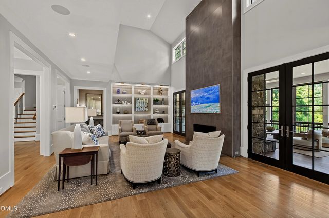 906 Lake Boone Trail, Raleigh, NC 27607