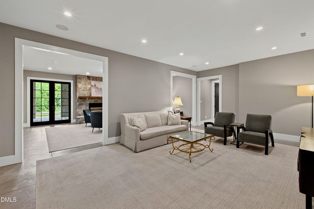 906 Lake Boone Trail, Raleigh, NC 27607