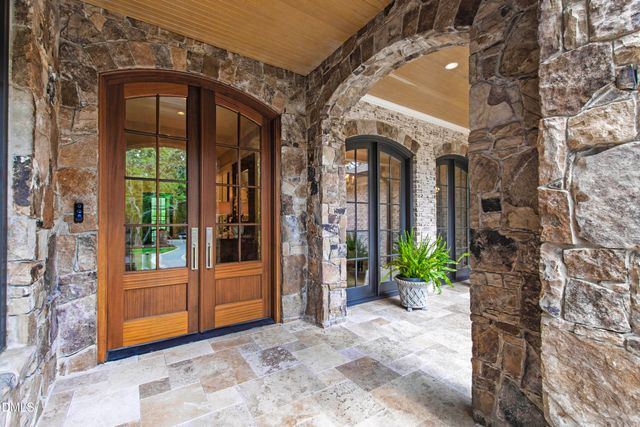 906 Lake Boone Trail, Raleigh, NC 27607