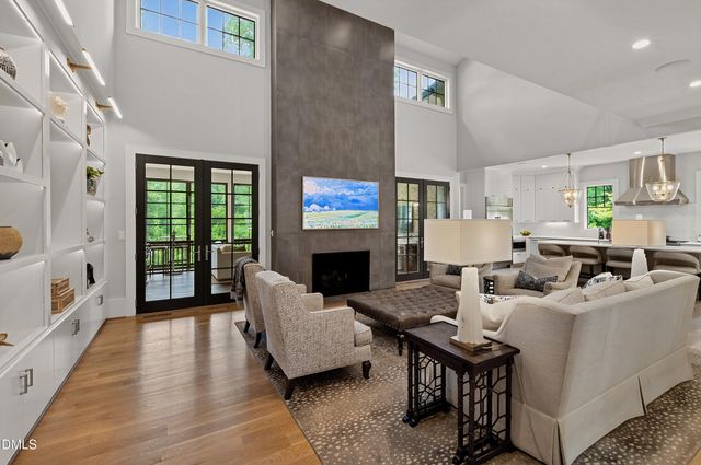 906 Lake Boone Trail, Raleigh, NC 27607