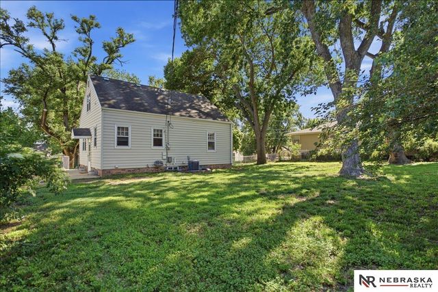 5124 Pierce Street, Omaha, NE 68106