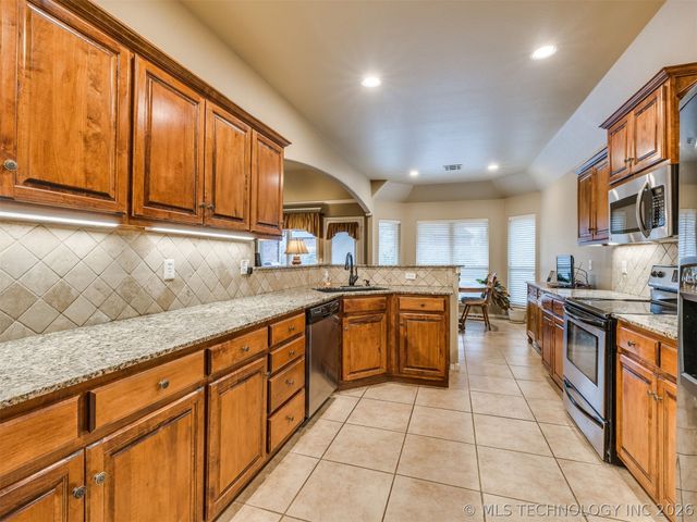 7521 E Galveston Street, Broken Arrow, OK 74014
