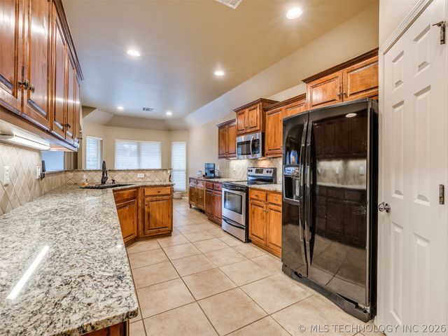 7521 E Galveston Street, Broken Arrow, OK 74014