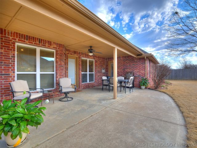 7521 E Galveston Street, Broken Arrow, OK 74014