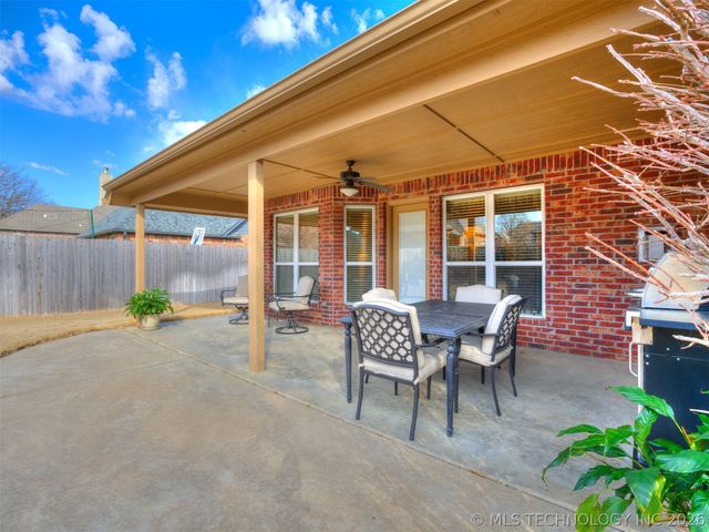 7521 E Galveston Street, Broken Arrow, OK 74014