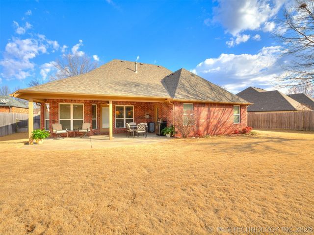 7521 E Galveston Street, Broken Arrow, OK 74014
