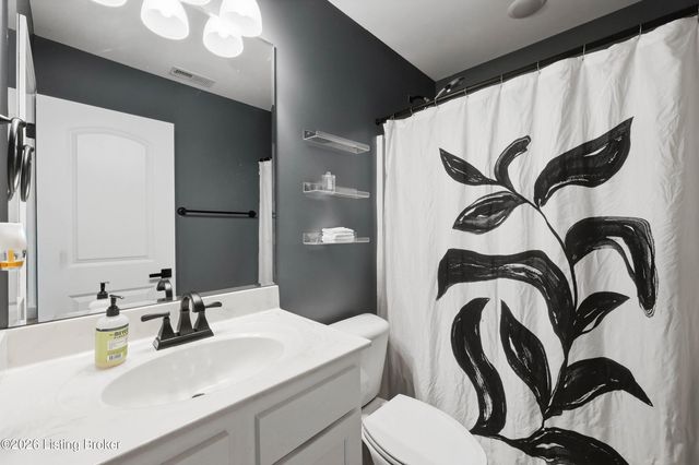 11025 Meadow Run Rd, Louisville, KY 40229