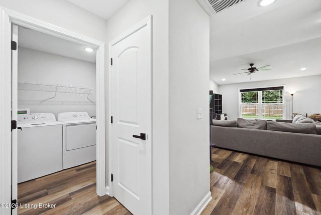 11025 Meadow Run Rd, Louisville, KY 40229