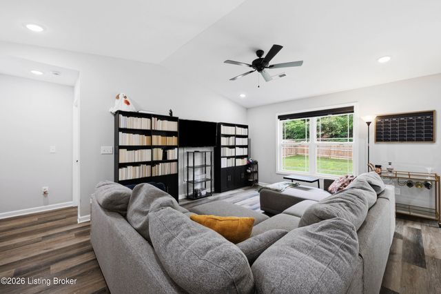 11025 Meadow Run Rd, Louisville, KY 40229