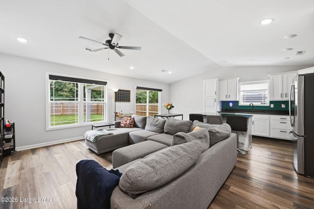 11025 Meadow Run Rd, Louisville, KY 40229