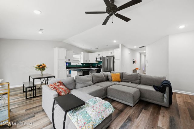 11025 Meadow Run Rd, Louisville, KY 40229