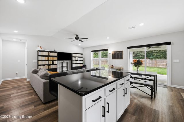 11025 Meadow Run Rd, Louisville, KY 40229