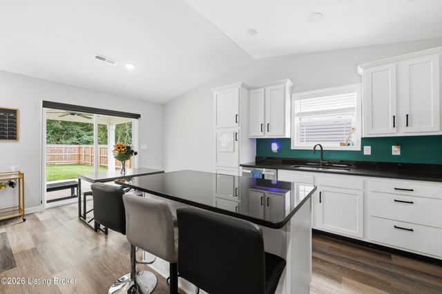 11025 Meadow Run Rd, Louisville, KY 40229