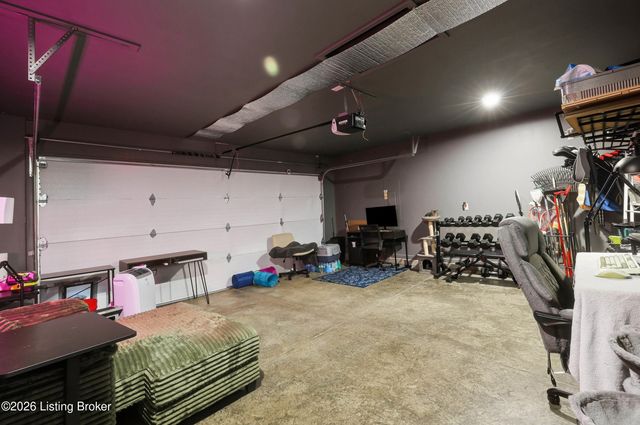 11025 Meadow Run Rd, Louisville, KY 40229