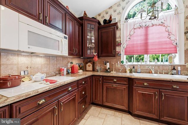 7 WOODS WAY, Reading, PA 19610