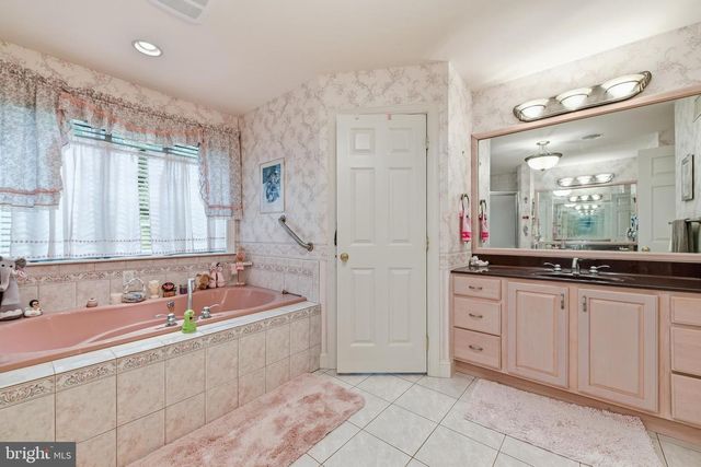 7 WOODS WAY, Reading, PA 19610