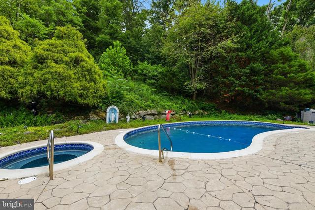 7 WOODS WAY, Reading, PA 19610