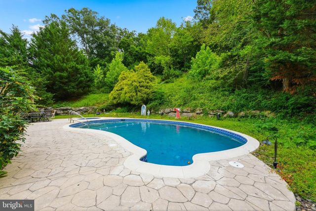 7 WOODS WAY, Reading, PA 19610