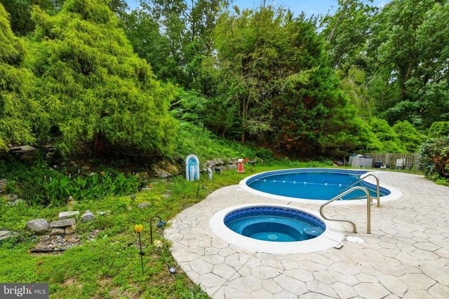7 WOODS WAY, Reading, PA 19610