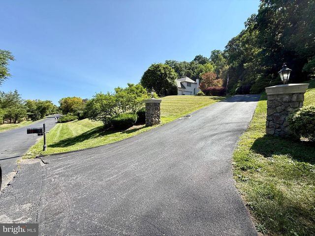7 WOODS WAY, Reading, PA 19610