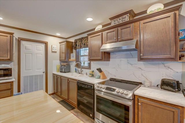 S1404 Indian Trail Parkway, Baraboo, WI 53913