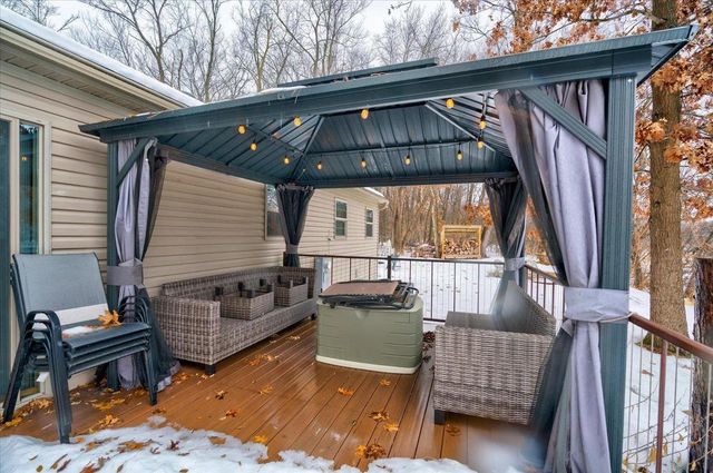 S1404 Indian Trail Parkway, Baraboo, WI 53913