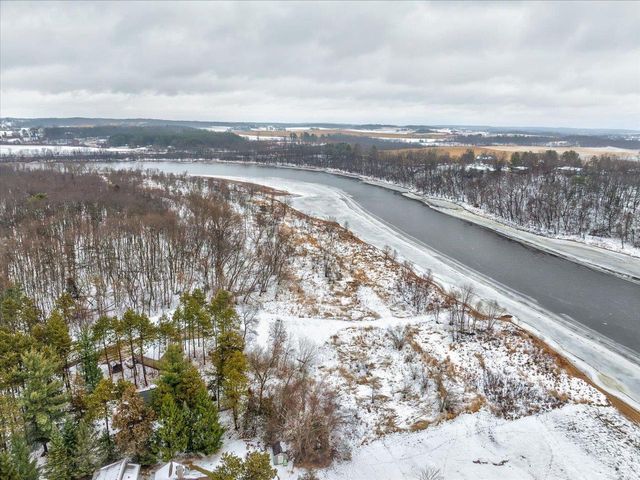 S1404 Indian Trail Parkway, Baraboo, WI 53913